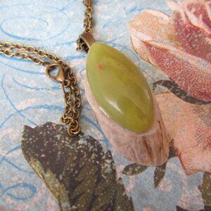 Jasper Green Jade Stone Antler Slice Handcrafted Pendant Bronze Chain Necklace